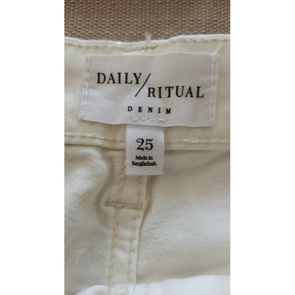 NEW Women's White Cut Off Shorts Denim Comfort Pockets Zip Up Beachy - Picture 5 of 7